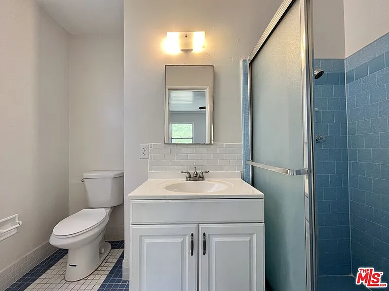 1807 S Redondo Blvd #LOWER — Photo 9
