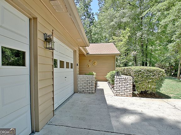 4th image of 102 Brookwood Path