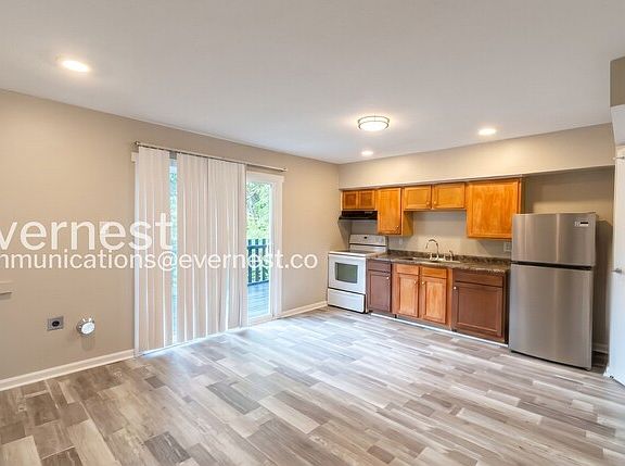 2nd image of 320 Welch Rd APT B1