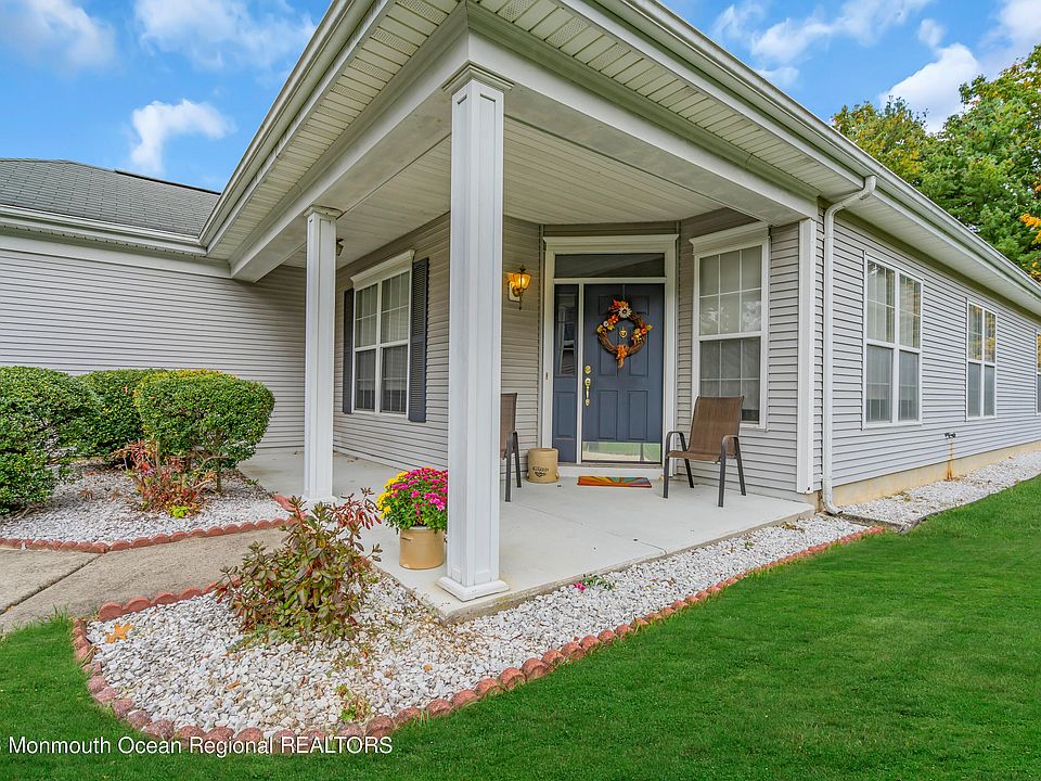 1st image of 20 Silverwoods Drive