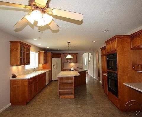 3rd image of 701 Longstaff St