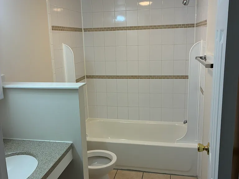 Jamestown Square Apartments — Photo 5