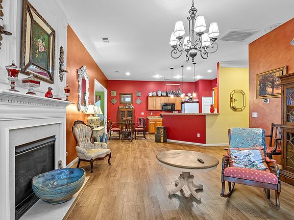 5th image of 412 Belgray Ct