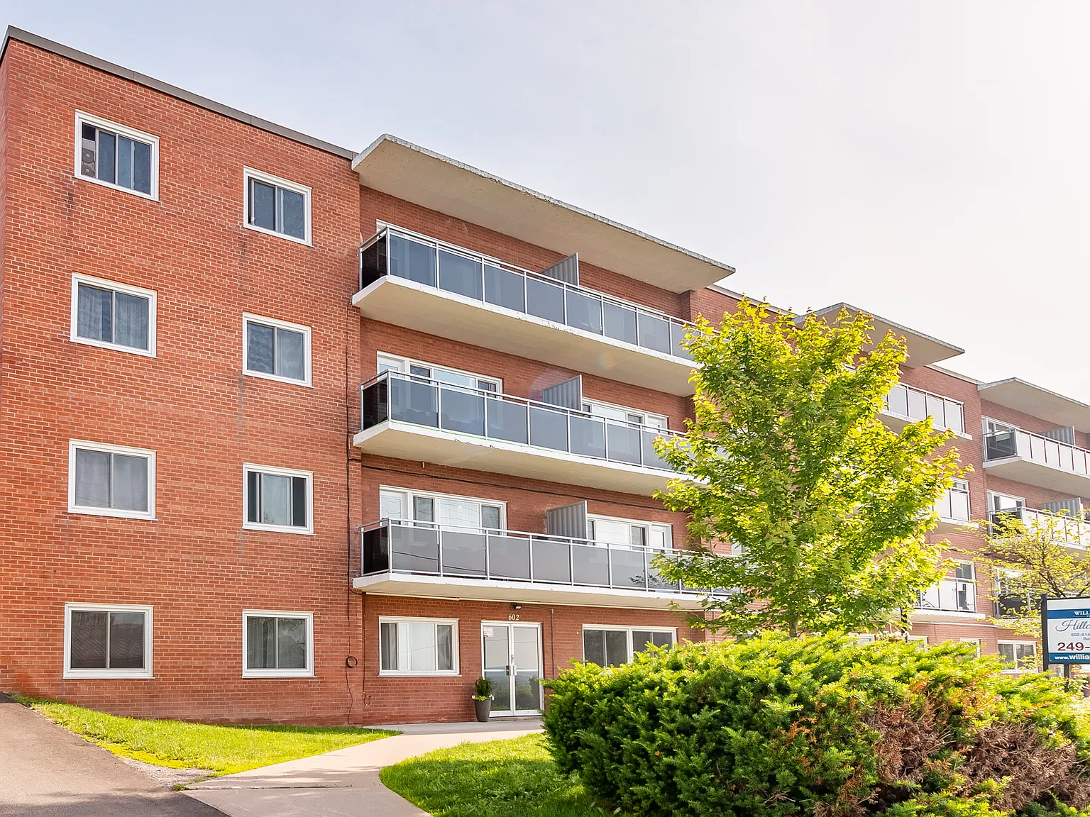 Hillcrest Apartments - Choose your rent level - Call for Details - All utilities — Photo 2