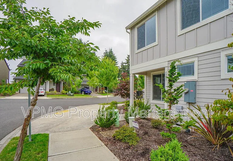 6921 NE 16th Ave — Photo 2