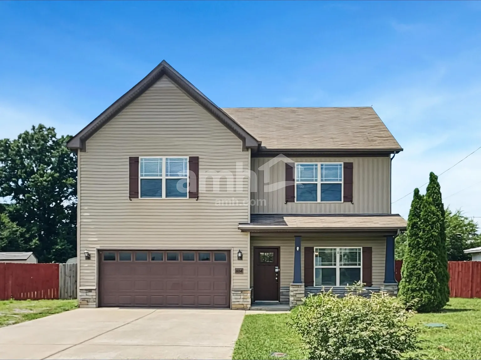 4 bed, 2.5 bath, 1833 sqft, $2,300 — Photo 1