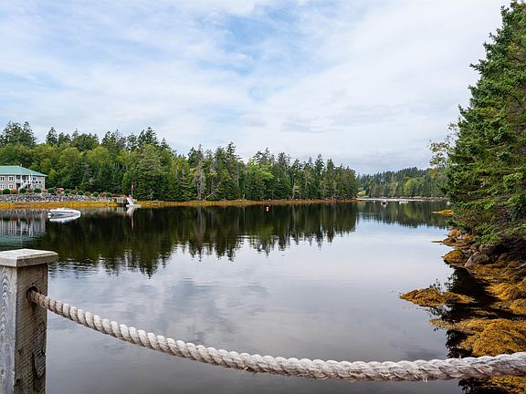 4th image of 87 Indian Point Rd