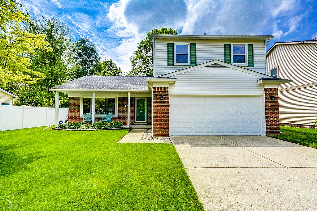 8120 Lake Crest Dr photo 1