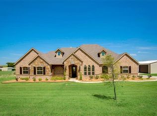 154 Heritage Pkwy W, Decatur, TX 76234