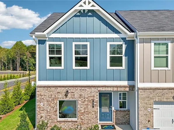 88 Vickers Point Dr, Fairburn, GA 30213