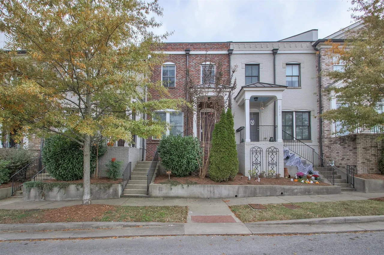 2 bed, 1440 sqft, $2,300 — Photo 1