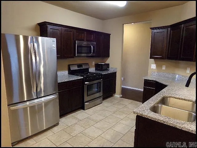 3 bed, 2.0 bath, 1375 sqft, $1,625 — Photo 4