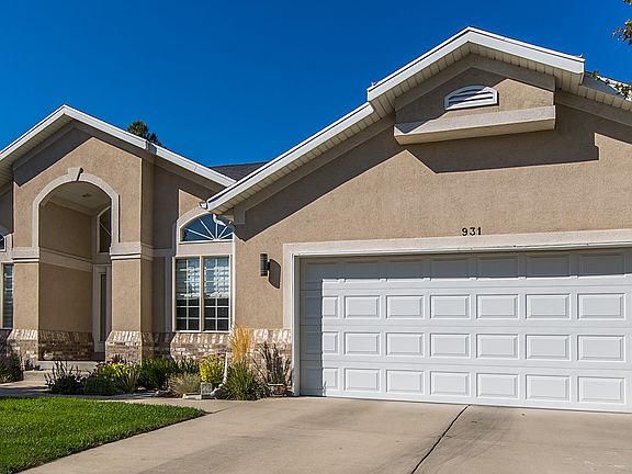 2nd image of 931 E Lori Leigh Ln