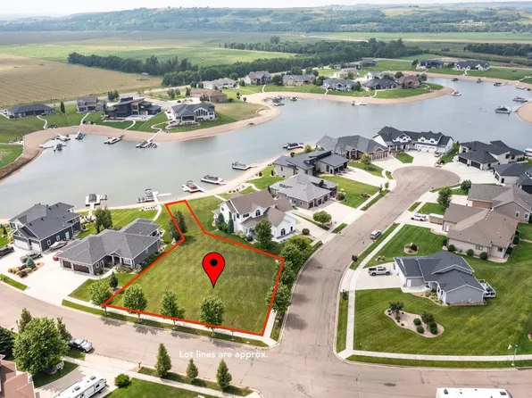 4001 Bay Shore Bnd SE, Mandan, ND 58554