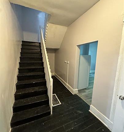 4th image of 2275-2277 Vine St #2273
