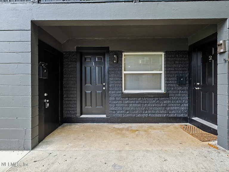 231 E 16th St #1 — Photo 2