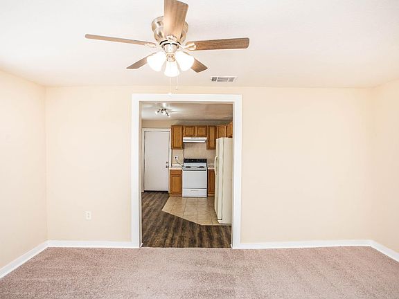 4th image of 1108 Avenue K