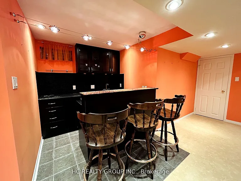 33 Westmoreland Ct — Photo 11
