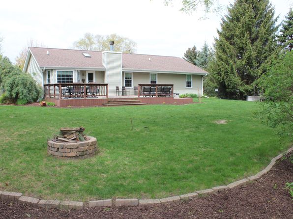 13775 De La Tour Ct, Rockton, IL 61072