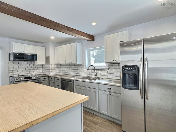 4th image of 585 Plains Rd