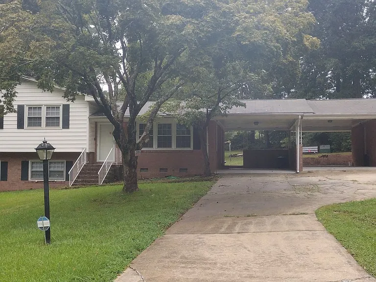1809 Pinedale Dr — Photo 3
