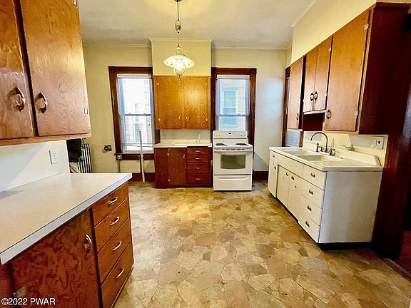 5th image of 1110 Court St