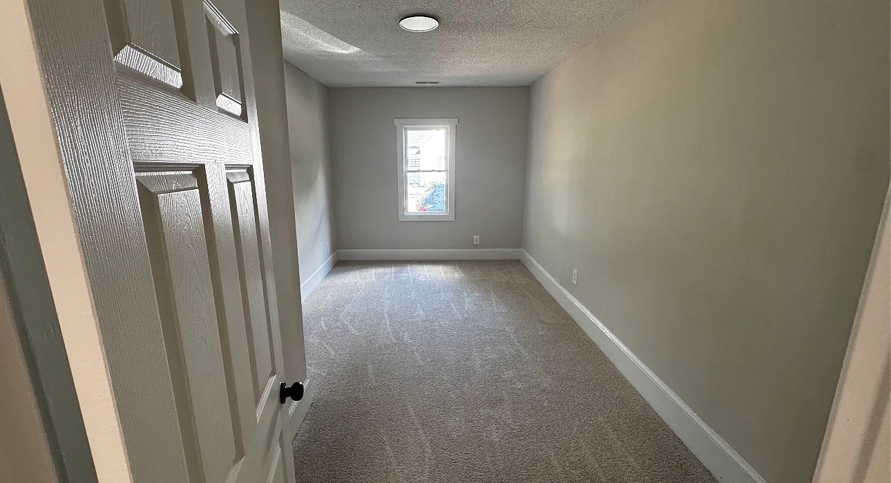 5 bed, 1278 sqft, $1,600 — Photo 1