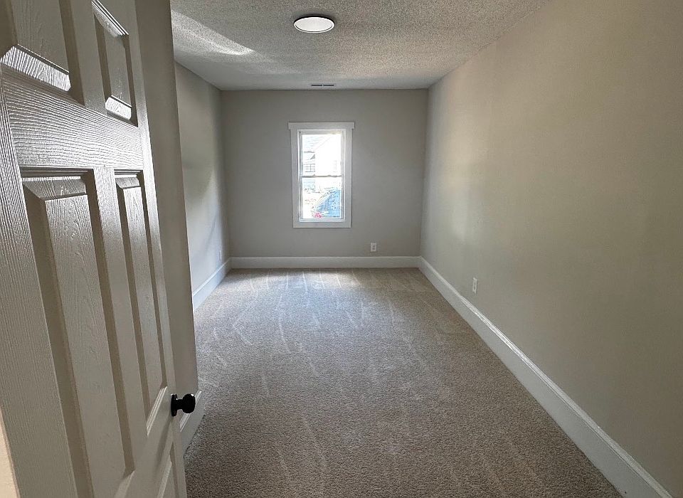 1st image of 800 E Raleigh Blvd