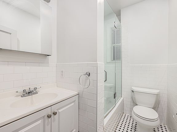 4th image of 25 W 64th St APT 1C