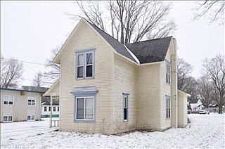 3rd image of 215 W Burr Oak St