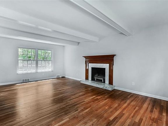 3rd image of 713 Rockwood Dr
