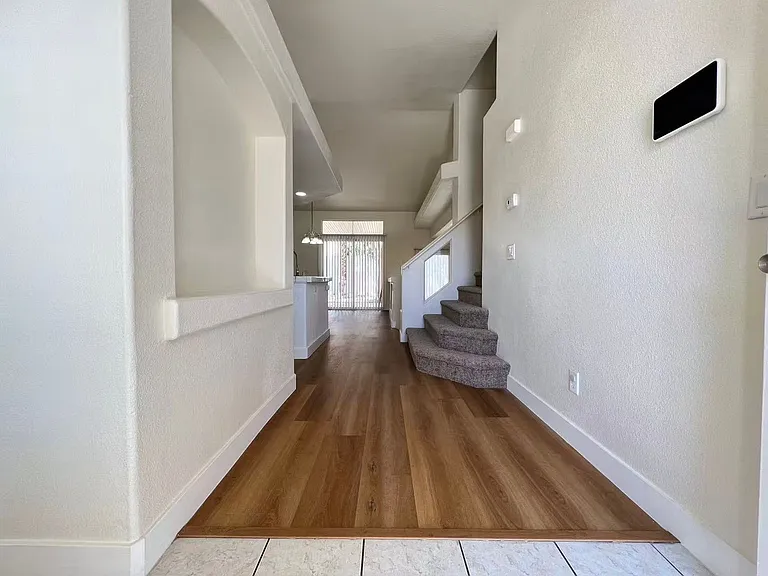8704 Autumn Valley Ave — Photo 3