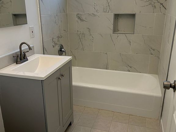 4th image of 3456 Redondo Beach Blvd #2