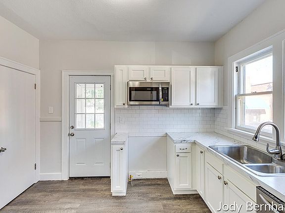 4th image of 374 Washington Blvd