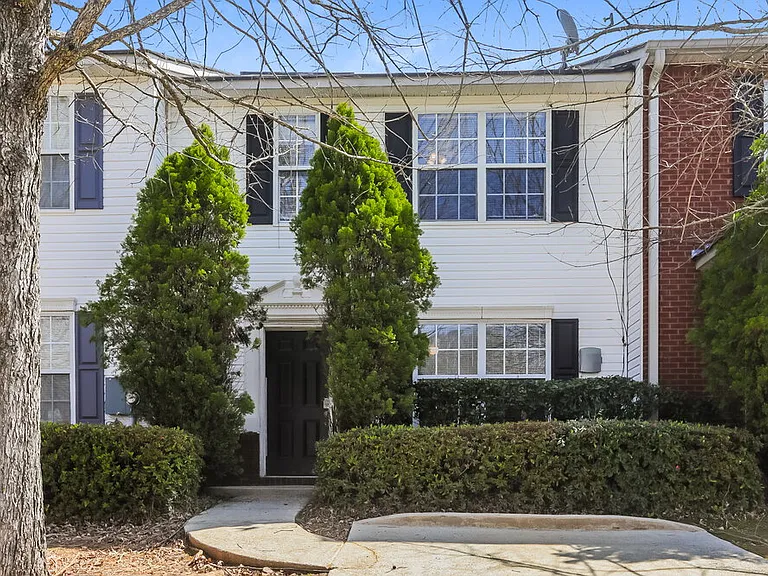 2286 Strathmoor Manor Dr — Photo 4