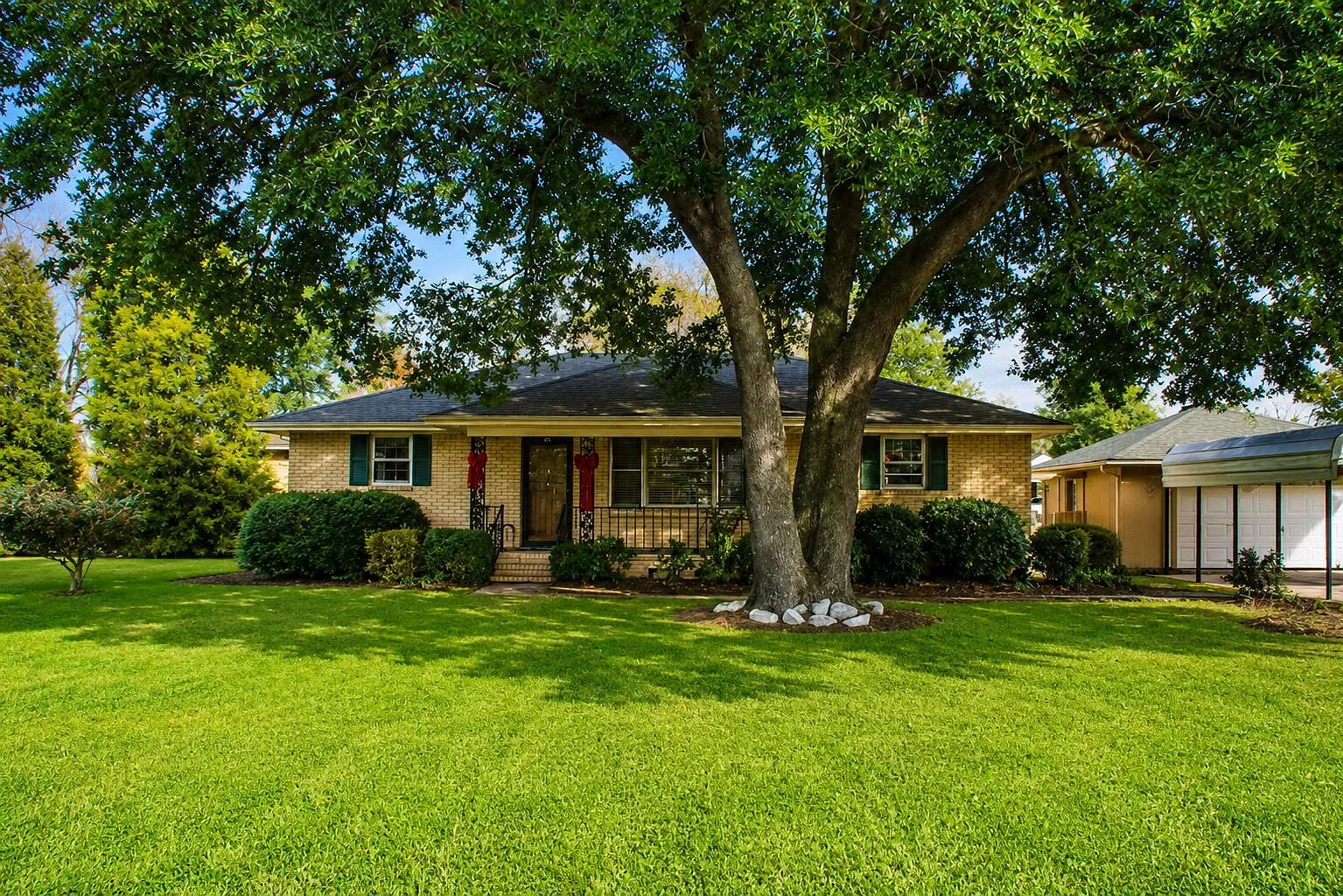 3 bed, 2.0 bath, 1388 sqft, $1,150 — Photo 1