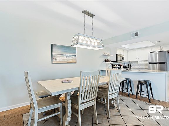 5th image of 1041 W Lagoon Ave #101