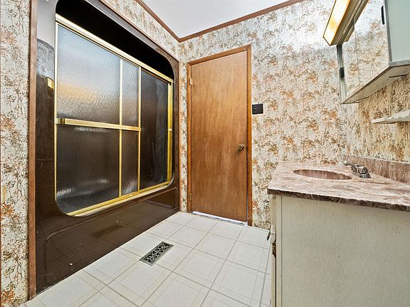 4th image of 2534 Fosters Rd