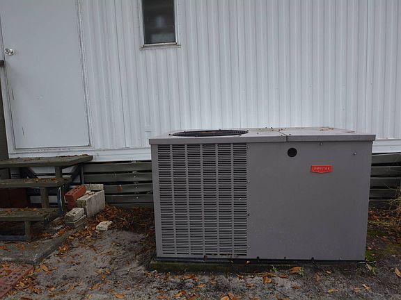 5th image of 230 Green Haven Ln W