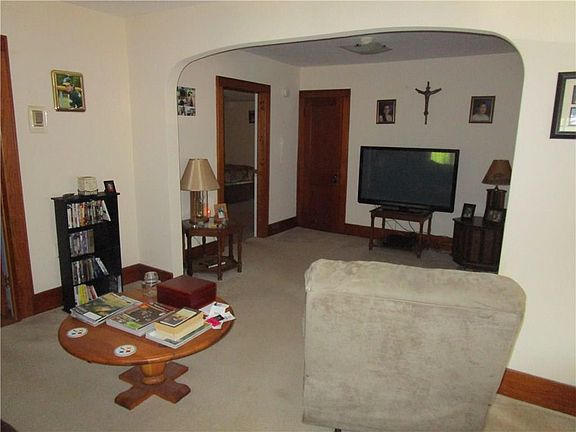 4th image of 3412 Graves Ln