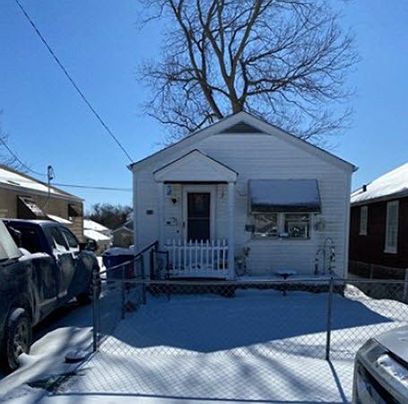 1st image of 212 W Holden Ave