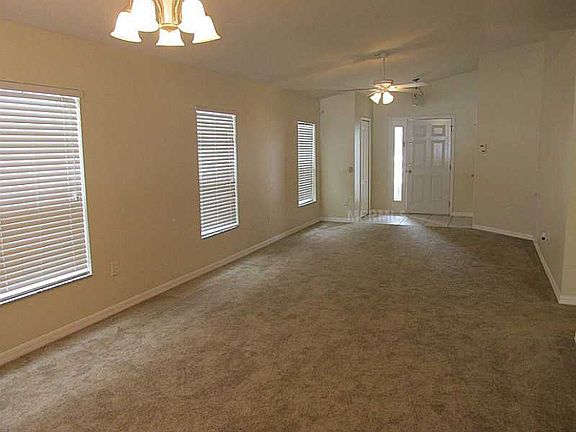 5th image of 8032 Carriage Pointe Dr