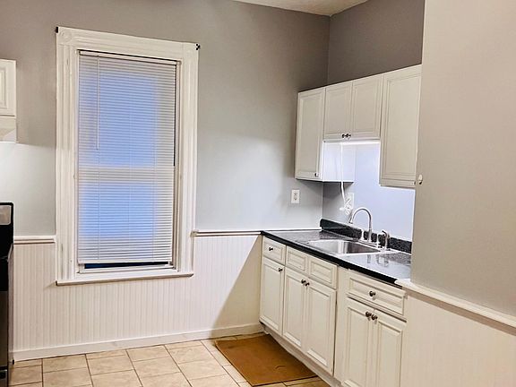 3rd image of 722 Elm St #1