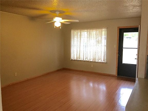 4th image of 1107 W Lindsey St