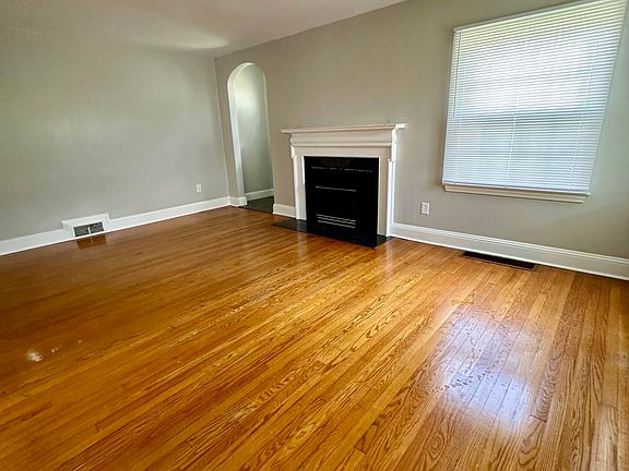 2nd image of 194 Tucker St