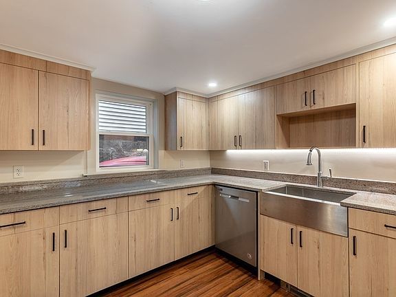 2nd image of 12 1/2 Hampden St #1