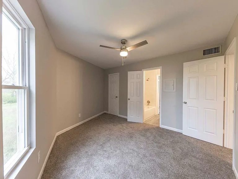 205 W Woodruff — Photo 8