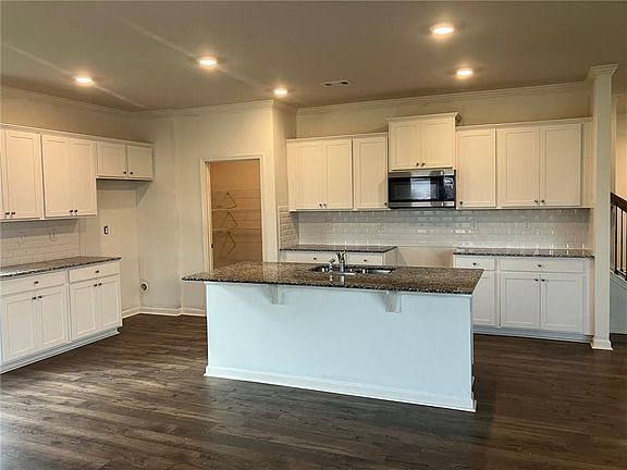 4th image of 4181 Oakhurst Dr