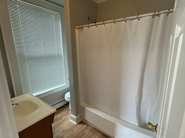 37 Railroad Ave — Photo 5