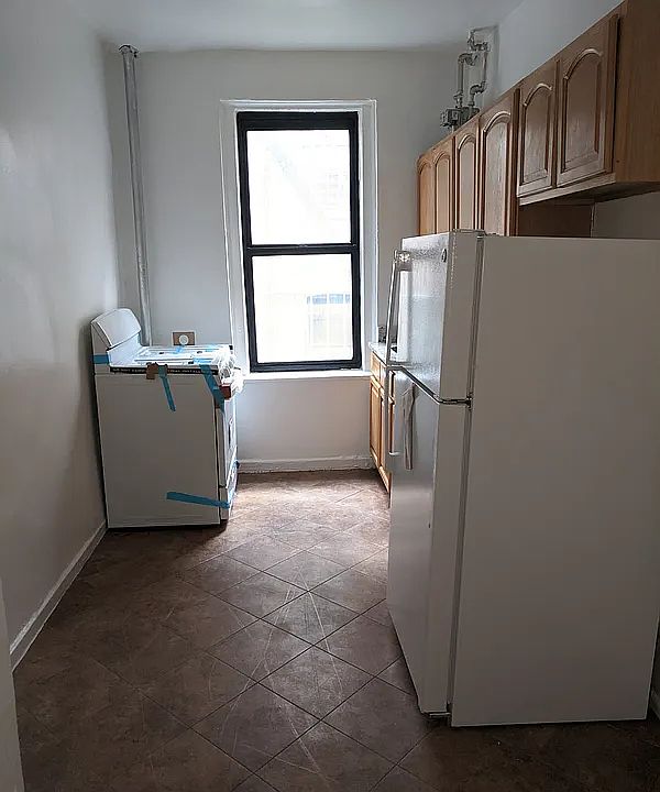 Building Photo 3